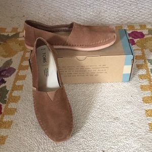 Toms Classic Suede shoes.
